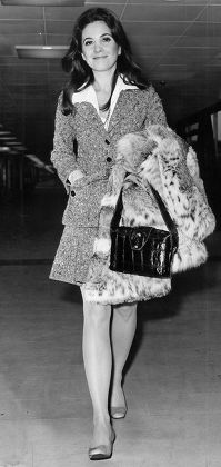 Actress Barbara Parkins At Heathrow Airport 1969
