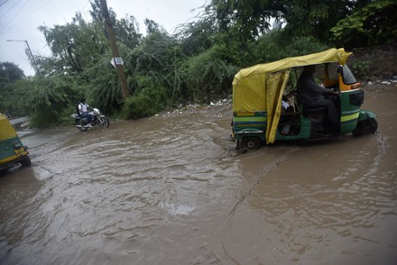 Heavy Rain Lashes Delhi-NCR, Traffic Snarls Due To Waterlogging, New ...