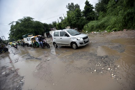 Heavy Rain Lashes Delhi-NCR, Traffic Snarls Due To Waterlogging, New ...