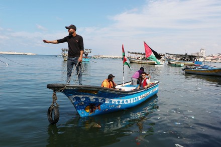 Palestinian Fisherman Khader Bakr 30 Works Editorial Stock Photo ...