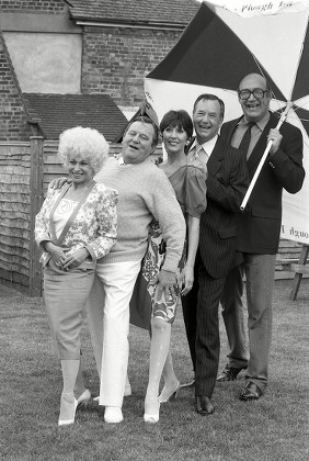 Reunion of various Carry On film actors and actresses, Plough Inn, Amersham - 26 May 1987