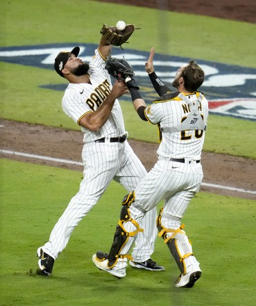 SAN DIEGO PADRES- AUSTIN NOLA AUTOGRAPH 8x10 ACTION PHOTO #2