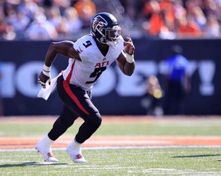 PHOTOS: Norcross grad Lorenzo Carter joins Atlanta Falcons' USO Tour, Slideshows