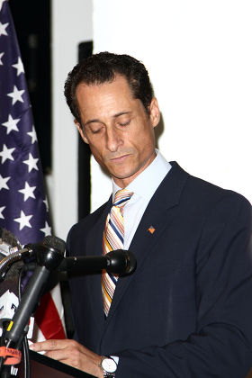 Anthony Weiner resigns, New York, America - 16 Jun 2011