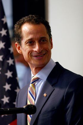 Anthony Weiner resigns, New York, America - 16 Jun 2011