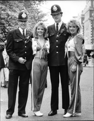 American Football Cheerleaders Outside The American Embassy. Pictured L-r: Pc Mike Conroy Krista Parker Pc Ken Morrison Kelly Mcgonagill. 