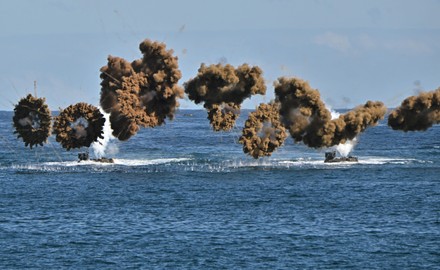 2,000 Fire shells Stock Pictures, Editorial Images and Stock Photos ...
