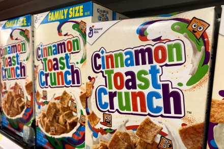 1 Cinnamon toast crunch packaging Stock Pictures, Editorial Images and ...