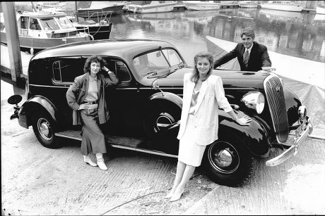 Actors From Television Programme 'howards Way' (l-r) Susan Gilmore Sarah-jane Varley And Maurice Colbourne With The Black Buick Limousine Car Once Owned By The Duke Of Windsor.