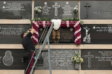 Man Decorates Niche Grave Flowers Cementerio Editorial Stock Photo ...