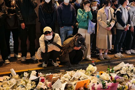 Survivorright Itaewon Disaster Cries During Tribute Editorial Stock ...