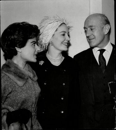 Yvonne Mitchell Valerie Hobson And Sir Alec Guinness At Luncheon.