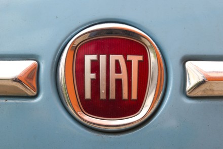 250 Fiat logo Stock Pictures, Editorial Images and Stock Photos
