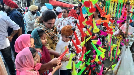 Sikh Community Members Celebrate Guru Nanak Editorial Stock Photo ...