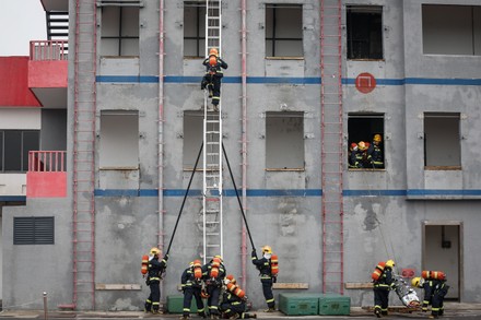 30,000 Fire in a building Stock Pictures, Editorial Images and Stock ...