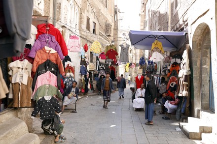 6,000 Old clothes Stock Pictures, Editorial Images and Stock Photos