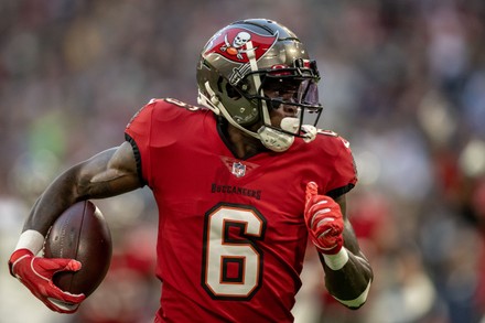 607 Julio Jones Buccaneers Stock Photos, High-Res Pictures, and