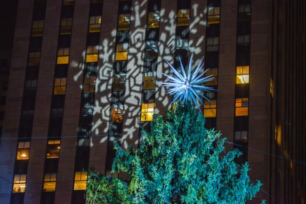 4,000 Rockefeller tree lighting Stock Pictures, Editorial Images and