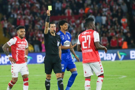 Andres Rojas Arbitro Pone Tarjeta Amarilla Editorial Stock Photo ...