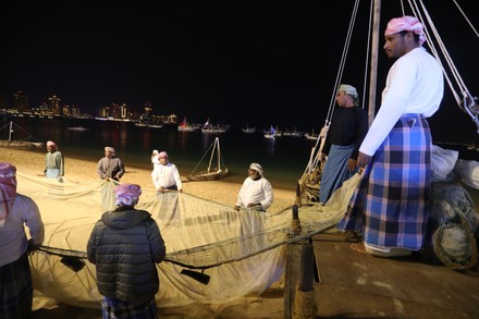 Qatari Fishermen Prepare Their Traditional Fishing Editorial Stock ...