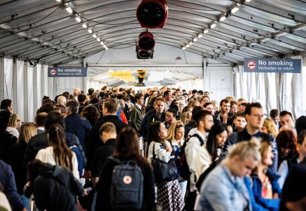 20220916 112443 Schiphol Passengers Waiting Departure Editorial Stock ...