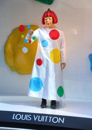 A Yayoi Kusama robot is painting the windows of this NYC Louis