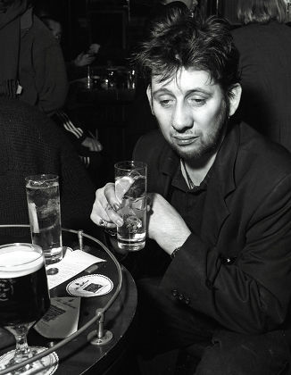 imágenes de Shane MacGowan in the Horseshoe bar of the Shelbourne Hotel ...