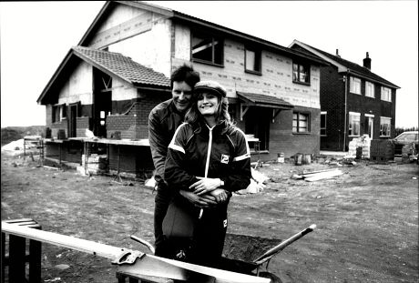 Bill Hartley and Donna Hartley who are building their own house, Britain - 12 Apr 1983