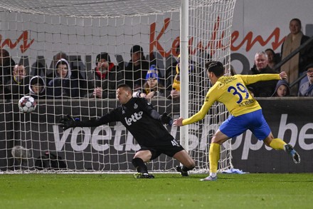 Westerlo's Bryan Reynolds and Union's Teddy Teuma fight for the ball during  a soccer match between KVC Westerlo and Royale Union Saint Gilloise,  Saturday 25 February 2023 in Westerlo, on day 27