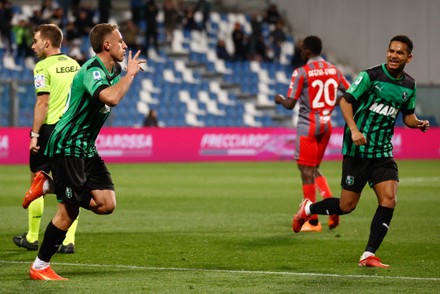 Matteo Bianchetti Cremonese Andrea Pinamonti Sassuolo Editorial Stock