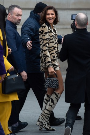 LOUIS VUITTON PARIS STREET STYLE PARIS FASHION WEEL 2023 2024 