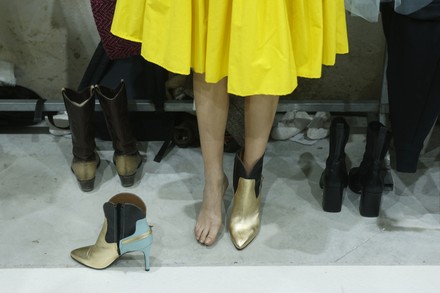 Model Waiting Backstage Moments Before Presentation Editorial Stock ...