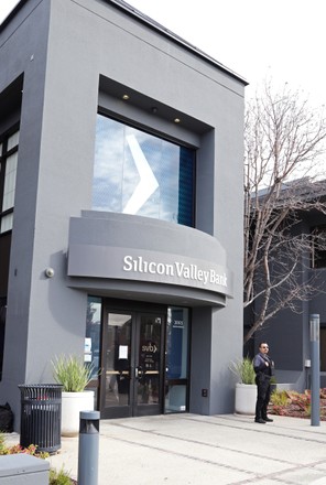 Security Stands Outside Headquarters Silicon Valley Editorial Stock ...