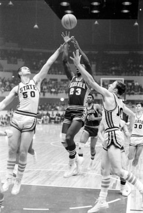 Niagara University Star Basketball Player Calvin Editorial Stock Photo ...