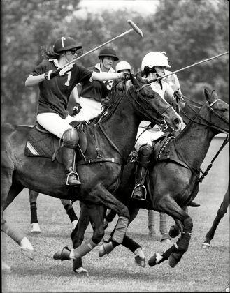 Pamela Su Martin And Stephanie Powers Playing Polo At The Royal Berkshire Polo Club - 1986