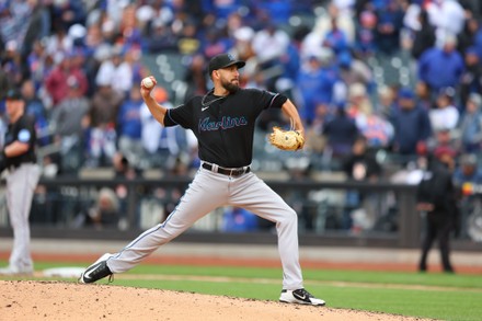 Miami Marlins Luis Arraez 3 Bats Foto de stock de contenido editorial -  Imagen de stock