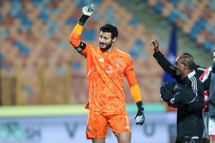 Goleiros Nacional Mohamed El-Shenawy Da Equipe De Futebol De Egito Foto de  Stock Editorial - Imagem de goleiro, profissional: 138193208