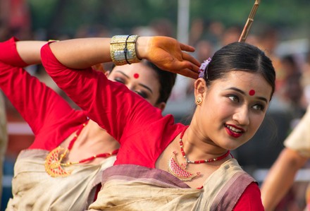 Young Women Traditional Mekhela Chadar Perform Editorial Stock Photo