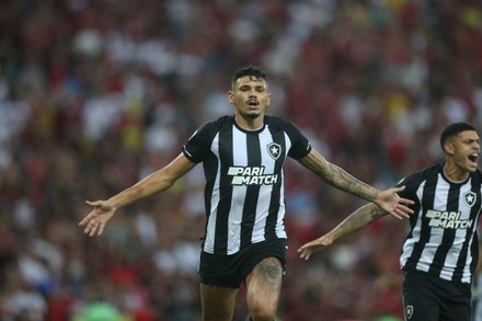 Tiquinho Soares, do Botafogo, é eleito melhor jogador do