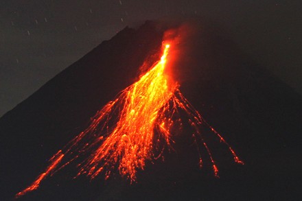 Volcano Patterned Candle 19oz