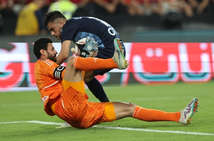 Goleiros Nacional Mohamed El-Shenawy Da Equipe De Futebol De Egito Foto de  Stock Editorial - Imagem de goleiro, profissional: 138193208