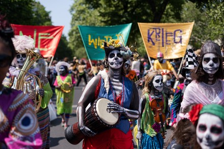 5,000 Cultural festivals Stock Pictures, Editorial Images and Stock