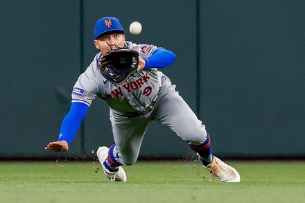 New York Mets center fielder Brandon Nimmo makes a catch on a