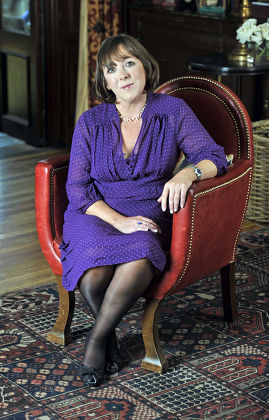 Author Catherine Arnold At The Langar Hall Hotel Langar Notts. Pic Bruce Adams / Copy Unknown 29/7/10 For Features - ****please Credit Photo Shoot Courtesy 'the Langar Hall Hotel' As This Was Condition Of Waivered Fee ***