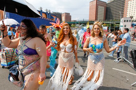 Pin en DESIGN: mermaid parade