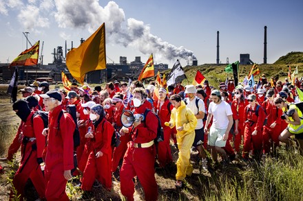 IJMUIDEN - The band Hang Youth performs for the climate activists who  demonstrate at steel factory Tata Steel IJmuiden. Action groups and local  residents want the government to intervene against the company's