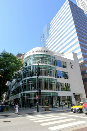 Worlds Largest Starbucks Reserve Roastery, Chicago, Illinois, USA - 27 Jul 2023 Redaktionelt stock-billede