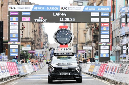 Tissot Timing Vehicle Passes Under Gantry Foto de stock de