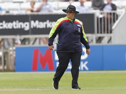 5,000 Cricket umpire Stock Pictures, Editorial Images and Stock Photos