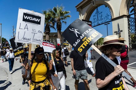 SAG AFTRA and WGA strike in Los Angeles, USA - 25 Aug 2023 Immagine stock editoriale